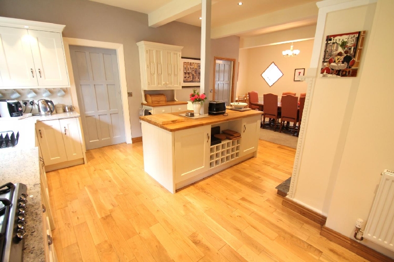 Redway Lodge a british holiday cottage for 12 in , 