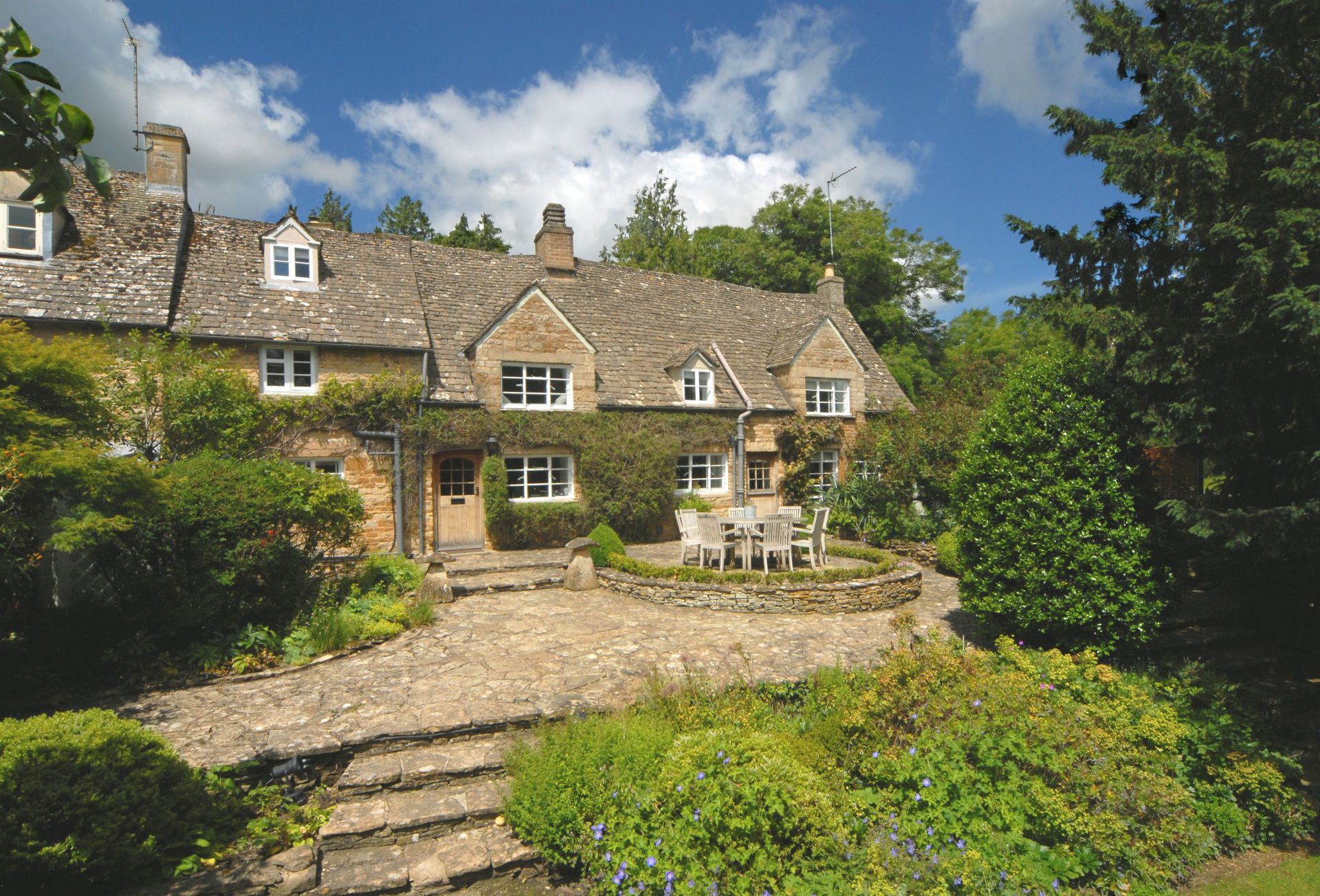 Click here for more about Top Cottage, Oddington