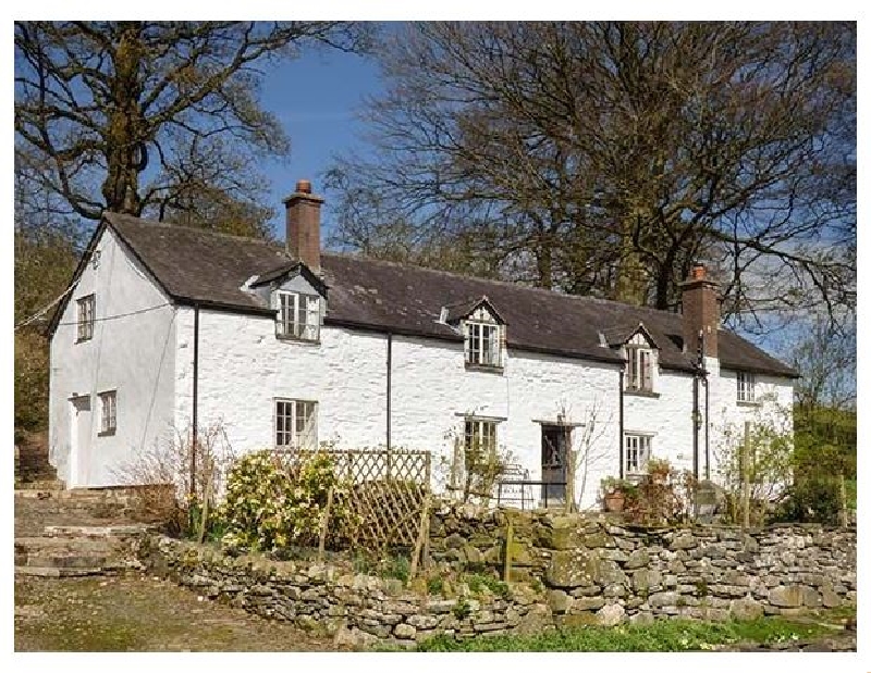 Llwythder Ucha a british holiday cottage for 8 in , 